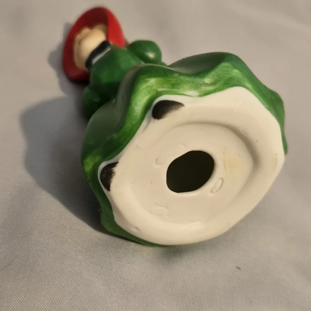Enesco 1999 Figurine Old Fashion Kissing Girl Christmas Gift Ceramic Decoration